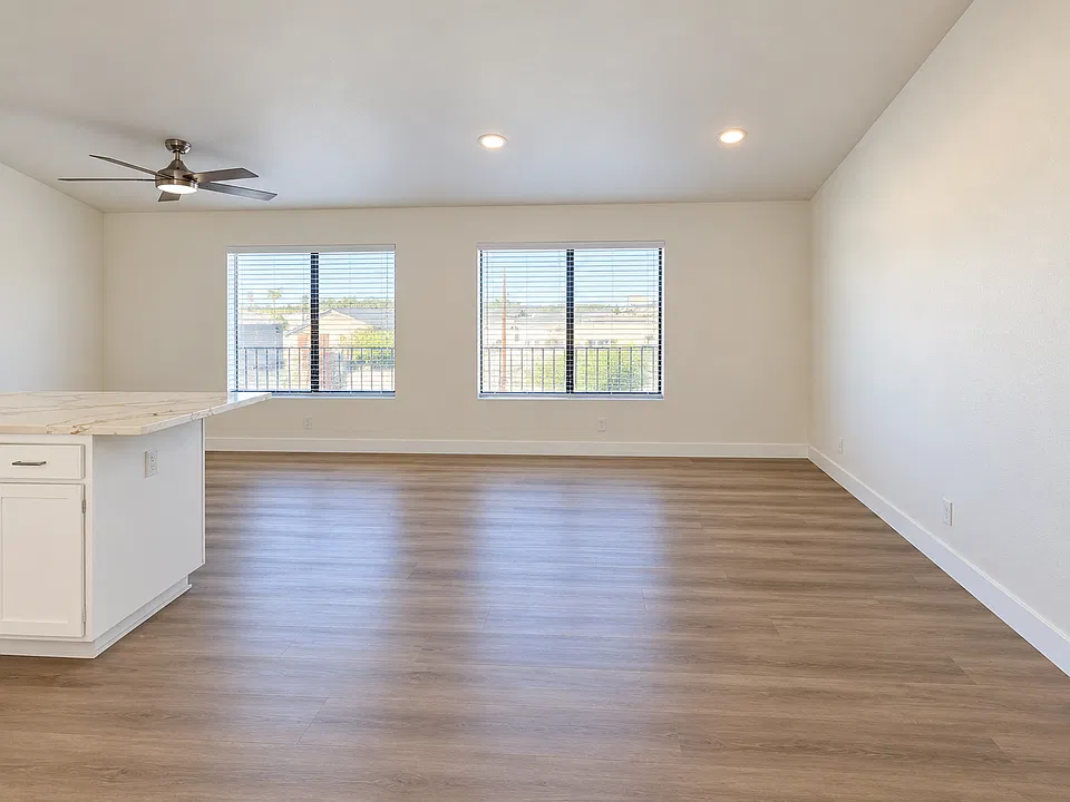 1065 Coronado Ave #302