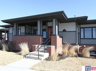 6912 NW 7th St, Lincoln, NE 68521