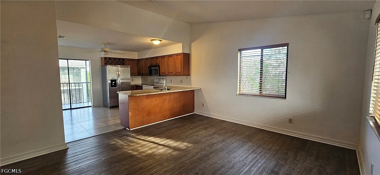 2 bed, 2.0 bath, 858 sqft, $1,250 — Photo 2