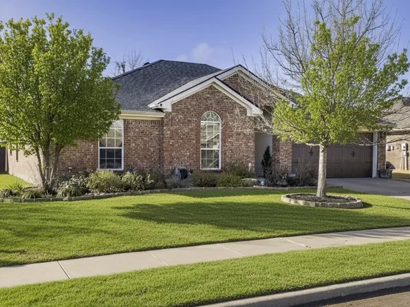 326 Sagebrush Ln, Waxahachie, TX 75165