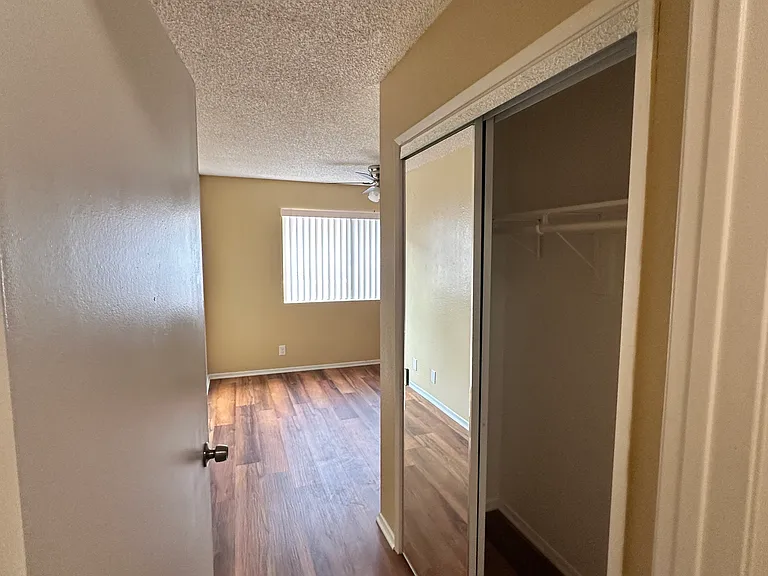 2nd Bedroom Entry