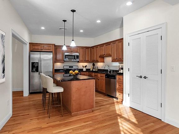 4th image of 16 Green St Unit 1