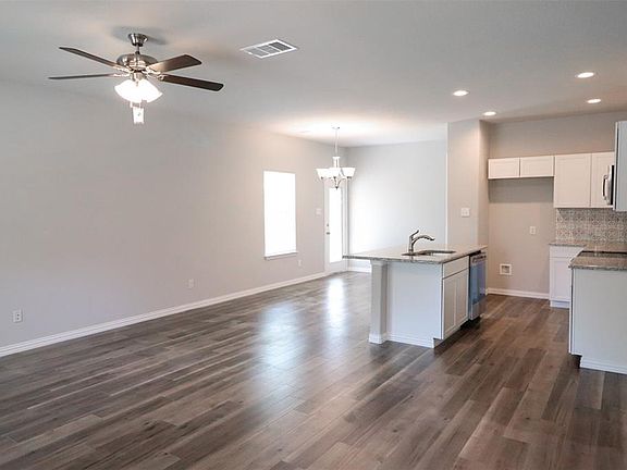 3rd image of 3015 Chestnut Ave