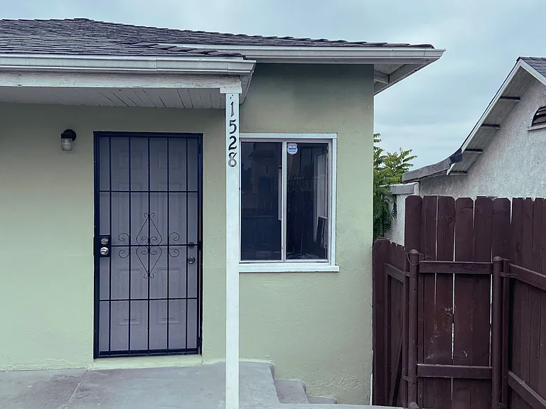 1528 Attridge Ave — Photo 10