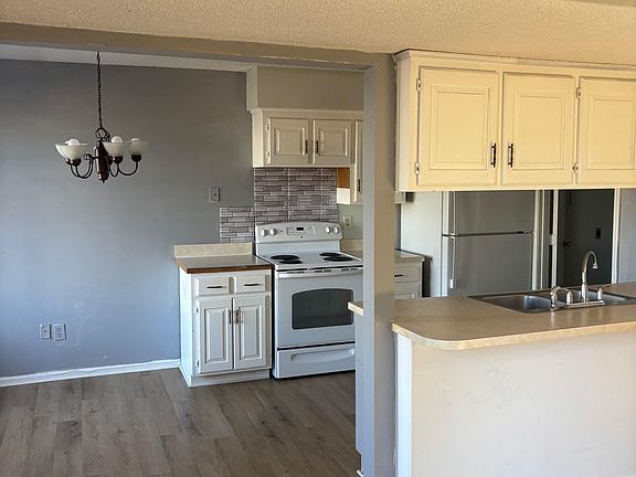 4th image of 3886 SW Harbor Dr #B