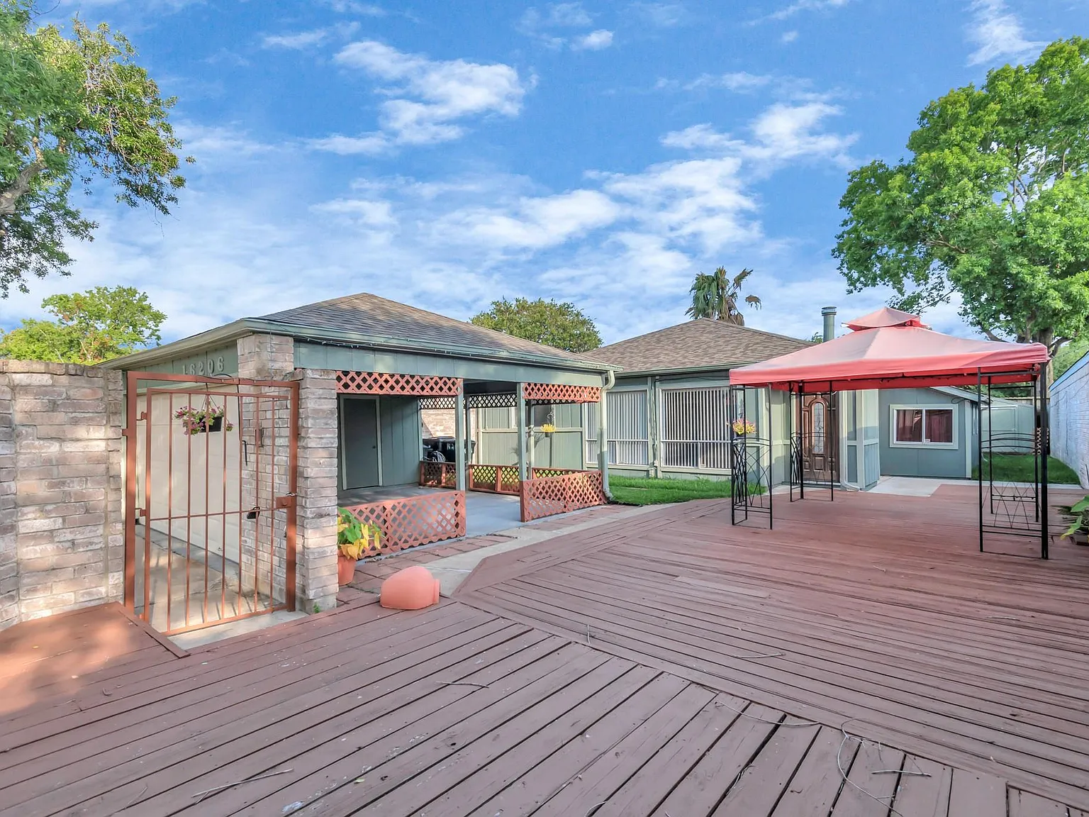 3 bed, 2.0 bath, 1715 sqft, $2,150 — Photo 3