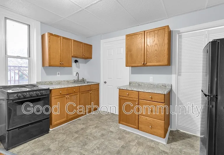 131 Allen St #12 — Photo 4