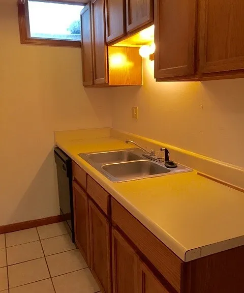 211 N Adams St — Photo 3