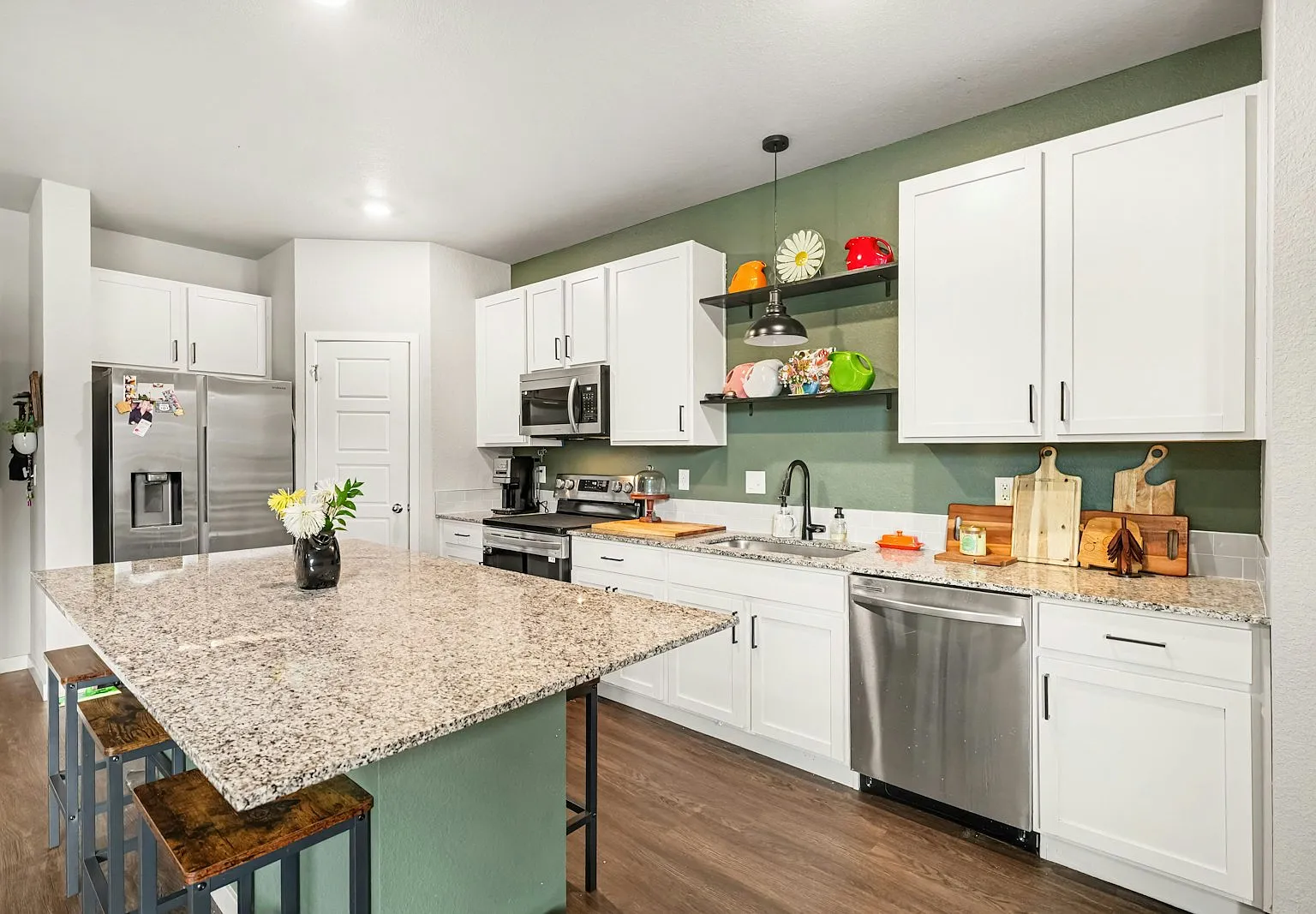 305 Oriole Way — Photo 3