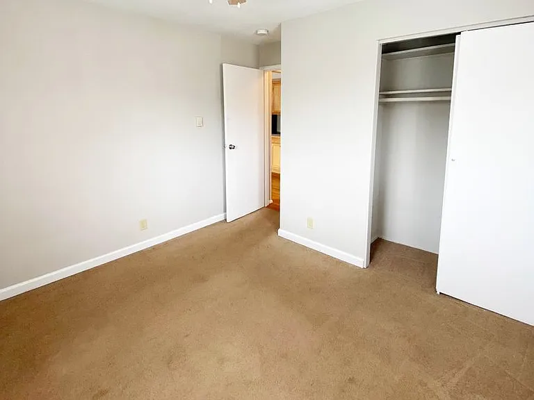 566 Lowell Ave — Photo 4