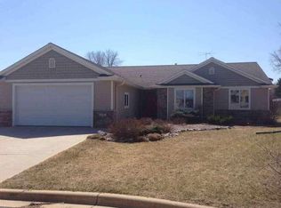 120 Bayfield Ct, Lake Mills, WI