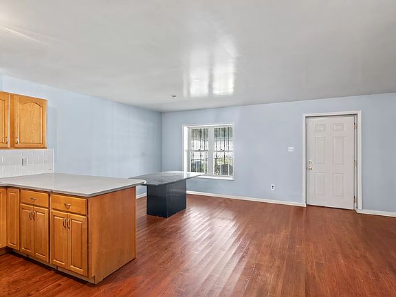 4th image of 421 Beach 29 St