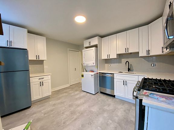 3rd image of 2272 N Lincoln Ave #3