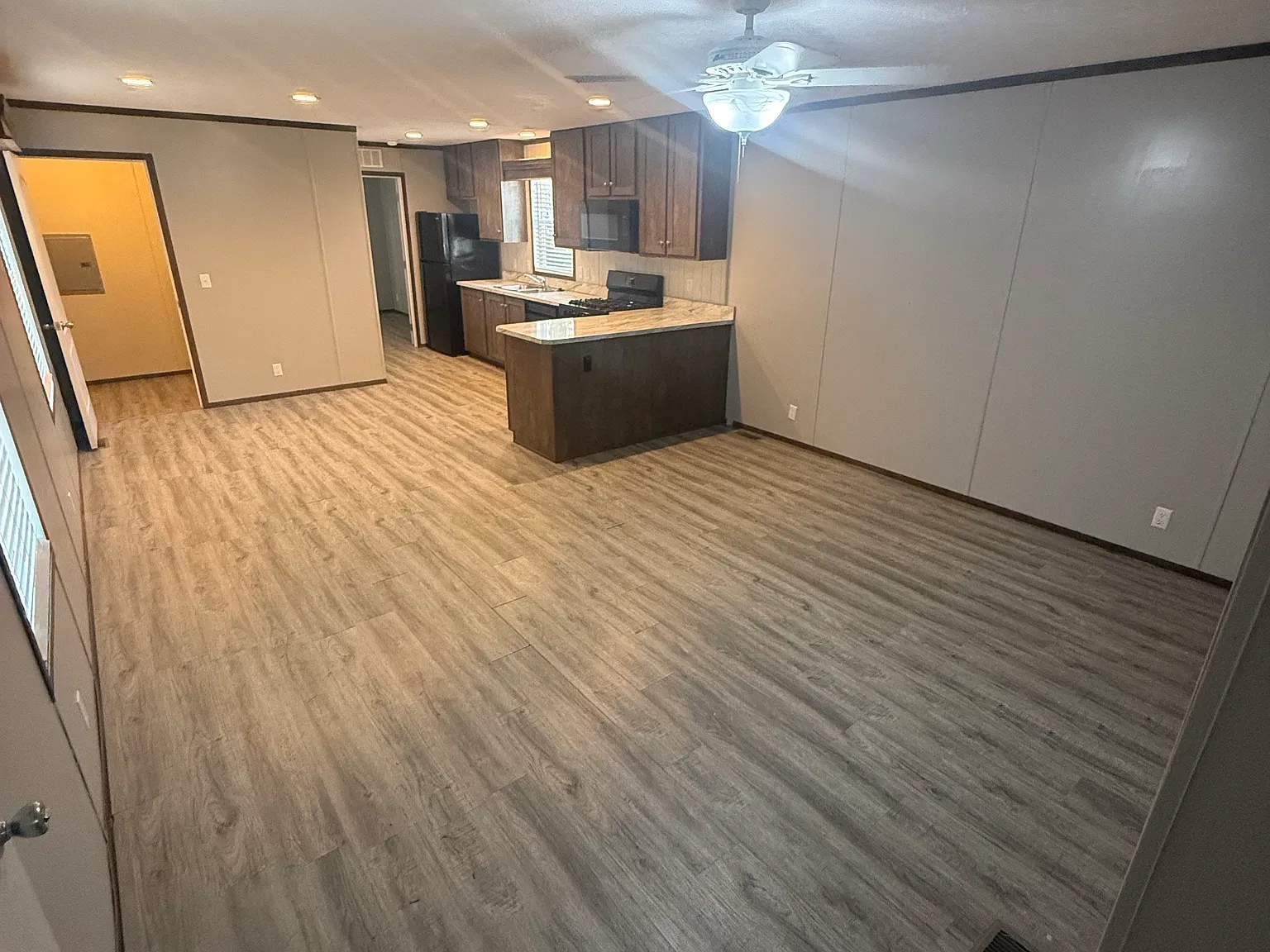 3 bed, 1056 sqft, $999 — Photo 2