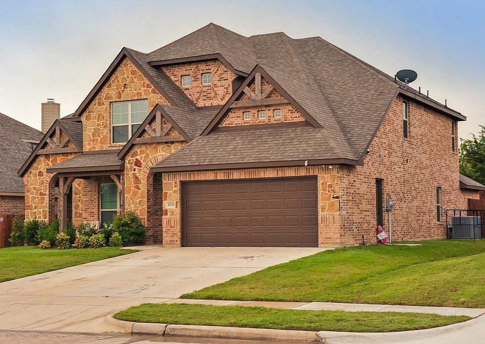 1st image of 4038 Hyde Park Dr