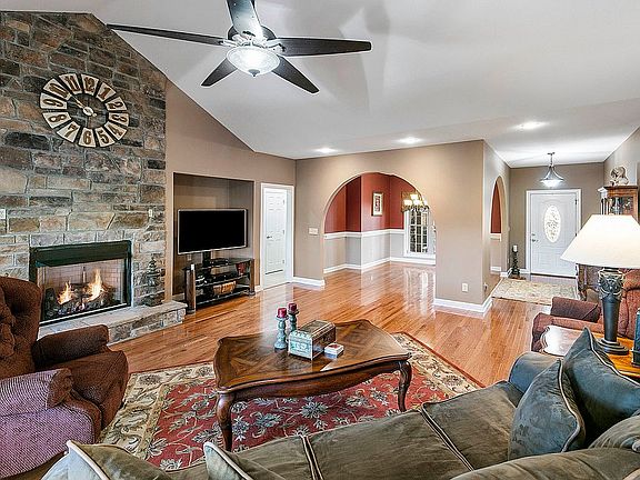 5th image of 200 Stony Rock Ln