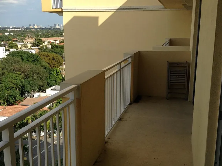 215 SW 42nd Ave #1005 — Photo 13