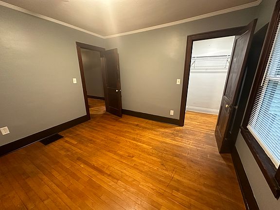 5th image of 842 Eastern Ave SE