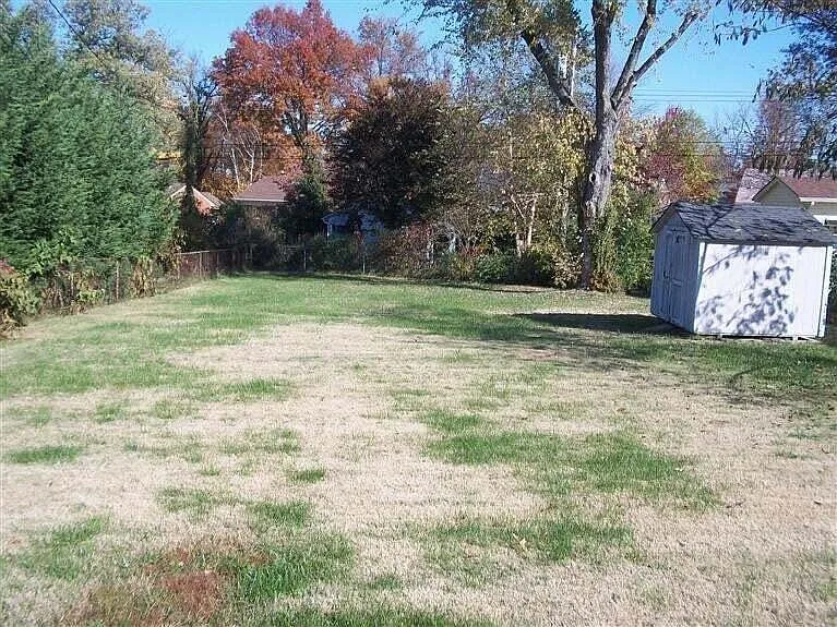 341 Hollyhill Dr — Photo 12