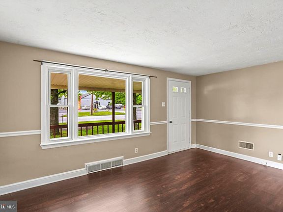 5th image of 2515 N George St