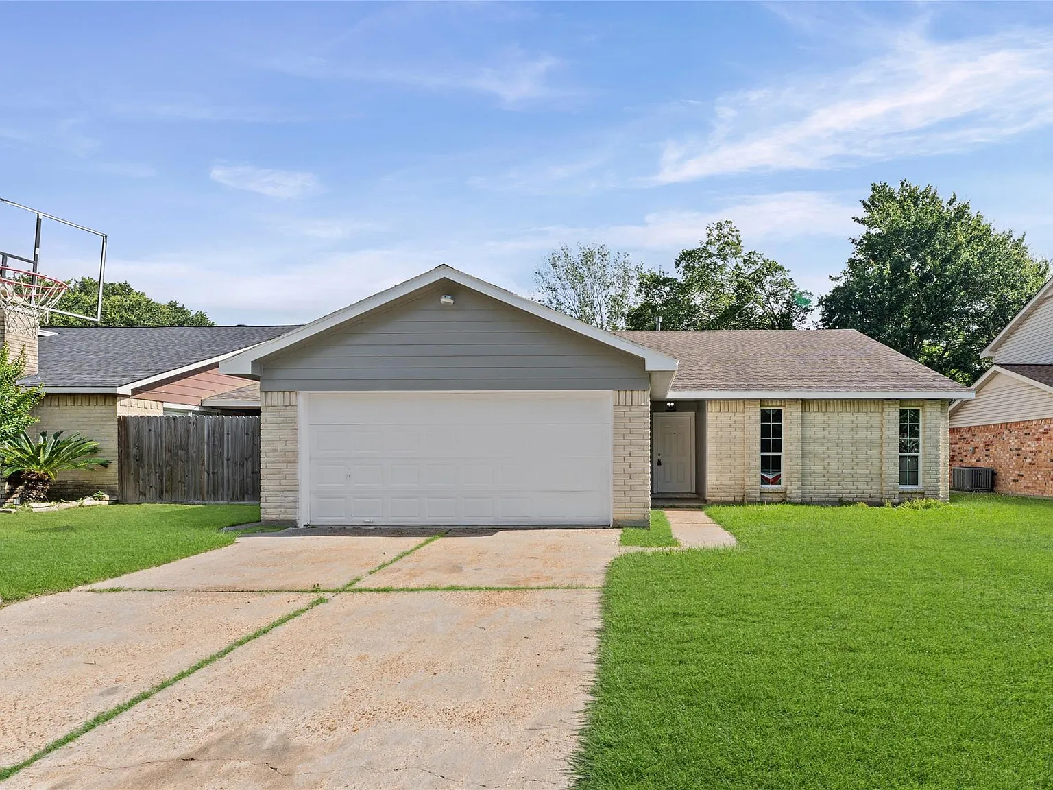 4 bed, 2.0 bath, 1692 sqft, $1,850 — Photo 1