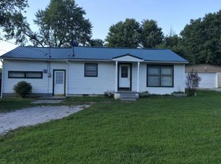 916 York Rd, Mount Vernon, IL 62864