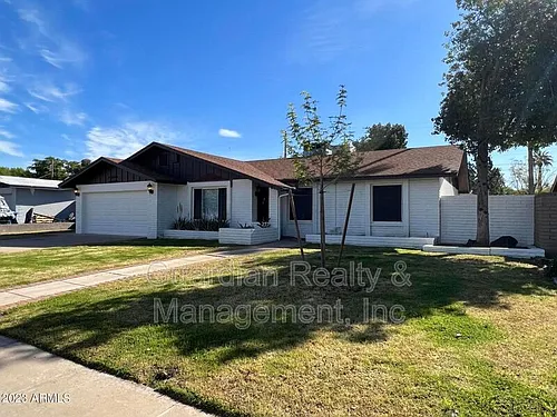 8121 N 16th Dr Photo 1