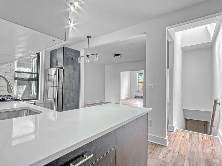 323 Midwood St #2 — Photo 8