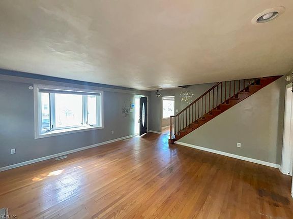 4th image of 1324 Milton St