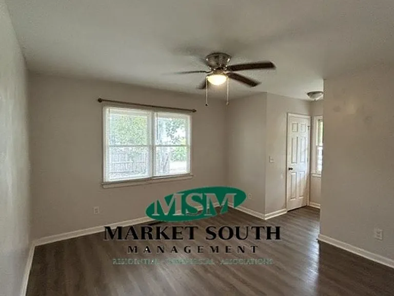 738 E Anderson St — Photo 28