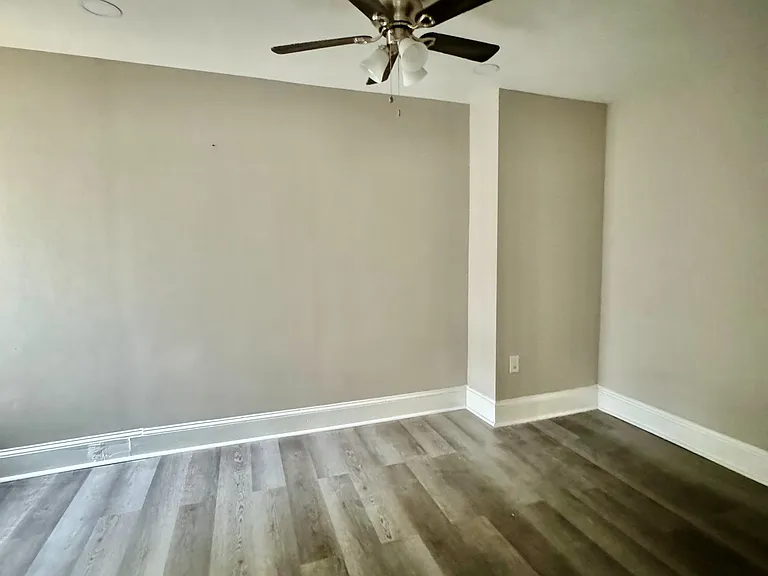 123 N Sickels St — Photo 3