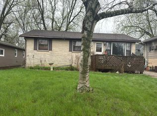 33308 N Valley View Dr, Grayslake, IL 60030