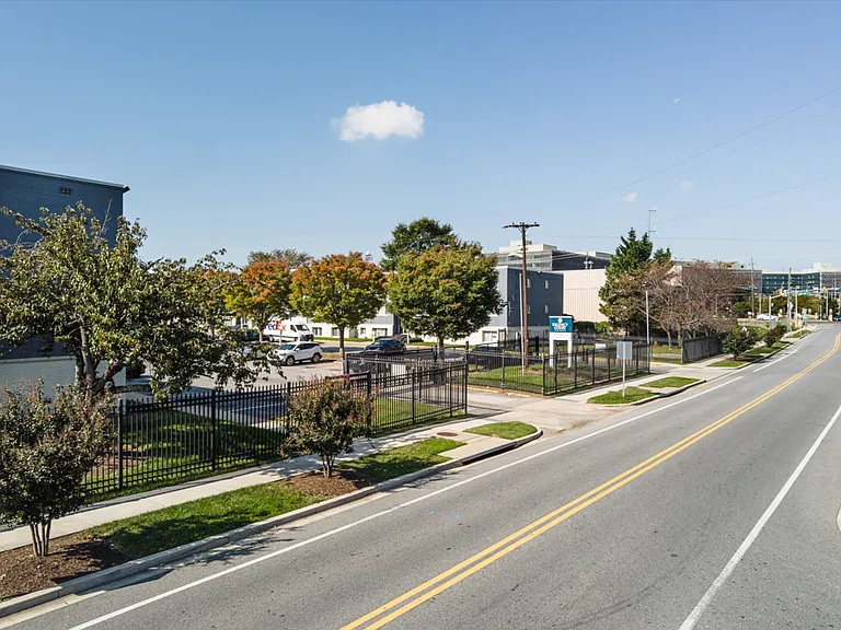 Regency Court Apartments — Photo 20