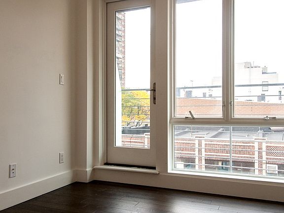 5th image of 49 Montrose Ave #6CZA