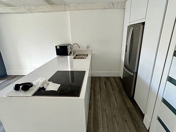 3rd image of 3690 Inverrary Dr APT 2M