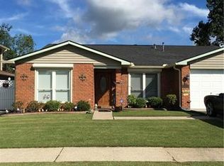 1009 Kingsway Dr E, Gretna, LA 70056