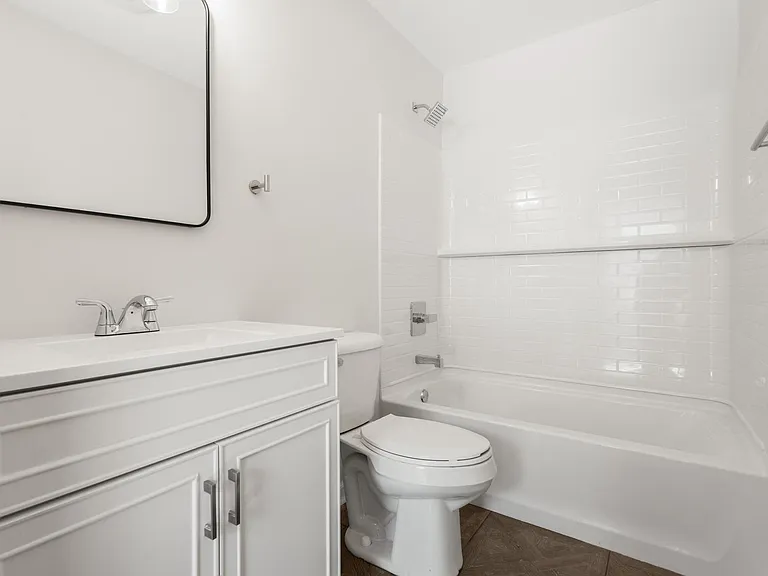 31 Railroad St #10 — Photo 10