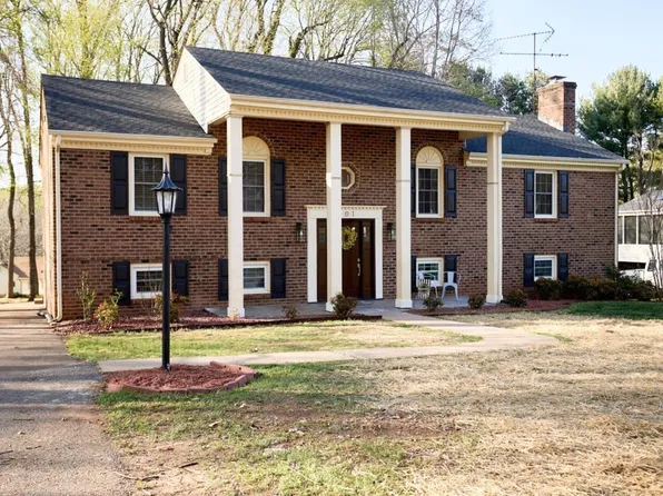 101 Warwick Pl, Forest, VA 24551