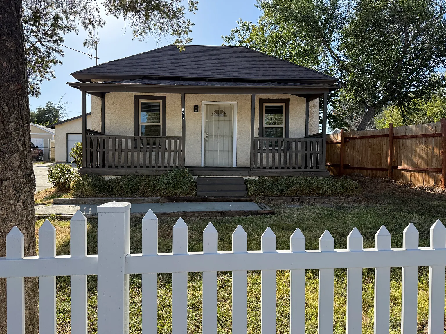 2 bed, 864 sqft, $2,200 — Photo 1