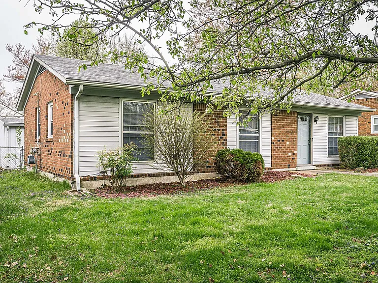 6910 Stablelake Ct — Photo 3