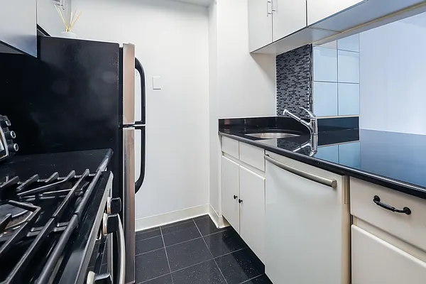 Rented by Samuel Realty Group LLC | media 2