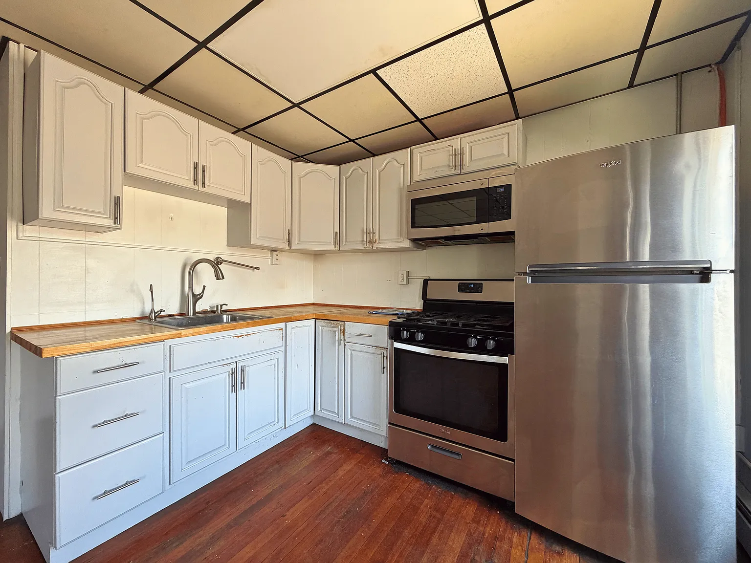 3 bed, 1300 sqft, $2,200 — Photo 3