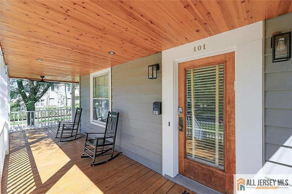 4 bed, 2.5 bath, 1887 sqft, $4,250 — Photo 4