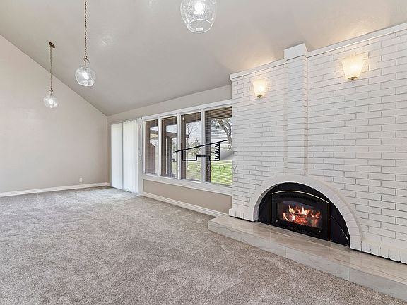 4th image of 26 White Barn Dr