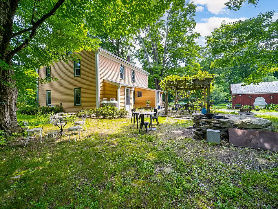 123 Bedell Ave