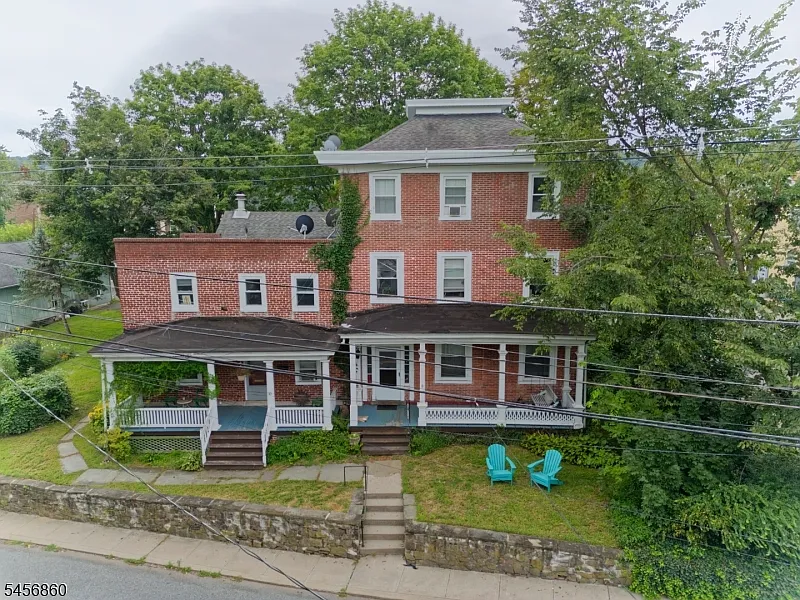2 bed, 1.0 bath, $1,850 — Photo 2
