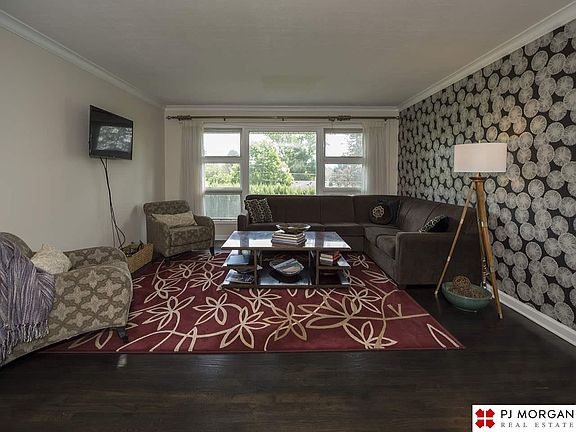 4th image of 1035 Hillcrest Dr