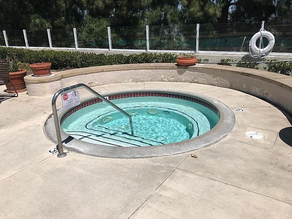 5th image of 25 Woodcrest Ln