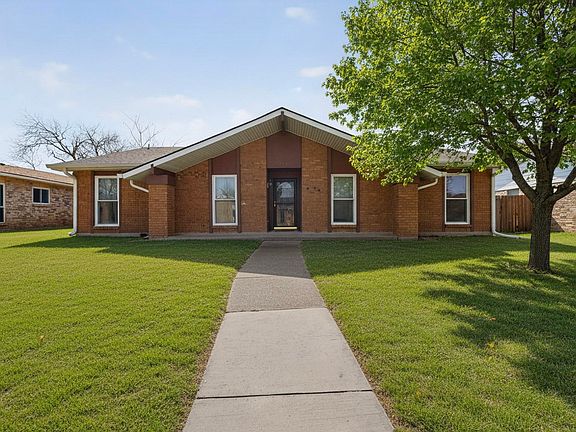 2nd image of 2114 Lymington Rd