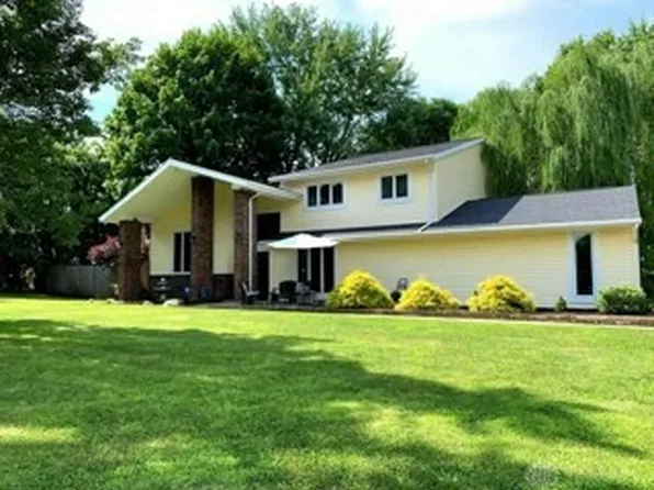 555 Briarwood Ct, Troy, OH 45373